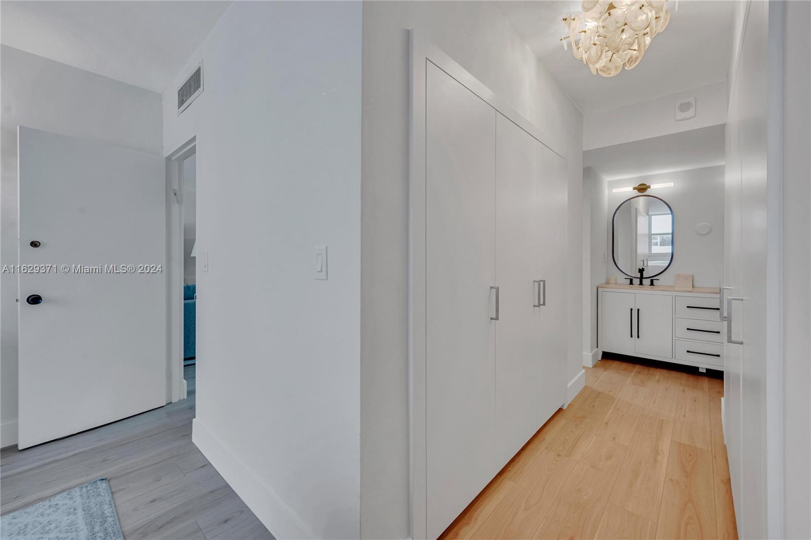 0HE CARRIAGE CLUB SOUTH C - Residential