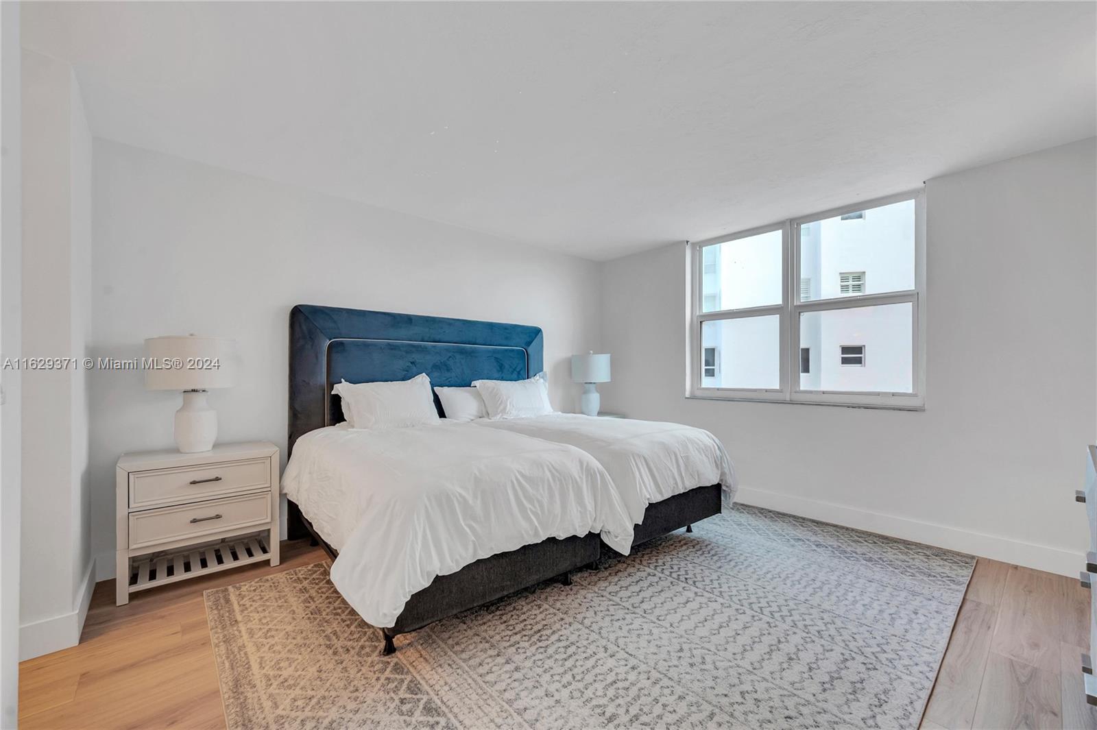 0HE CARRIAGE CLUB SOUTH C - Residential