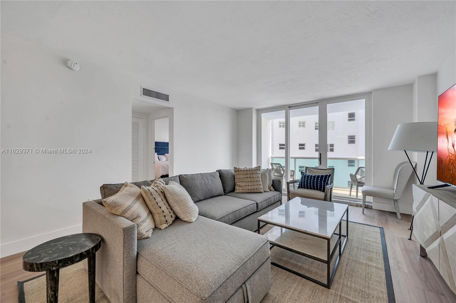 0HE CARRIAGE CLUB SOUTH C - Residential