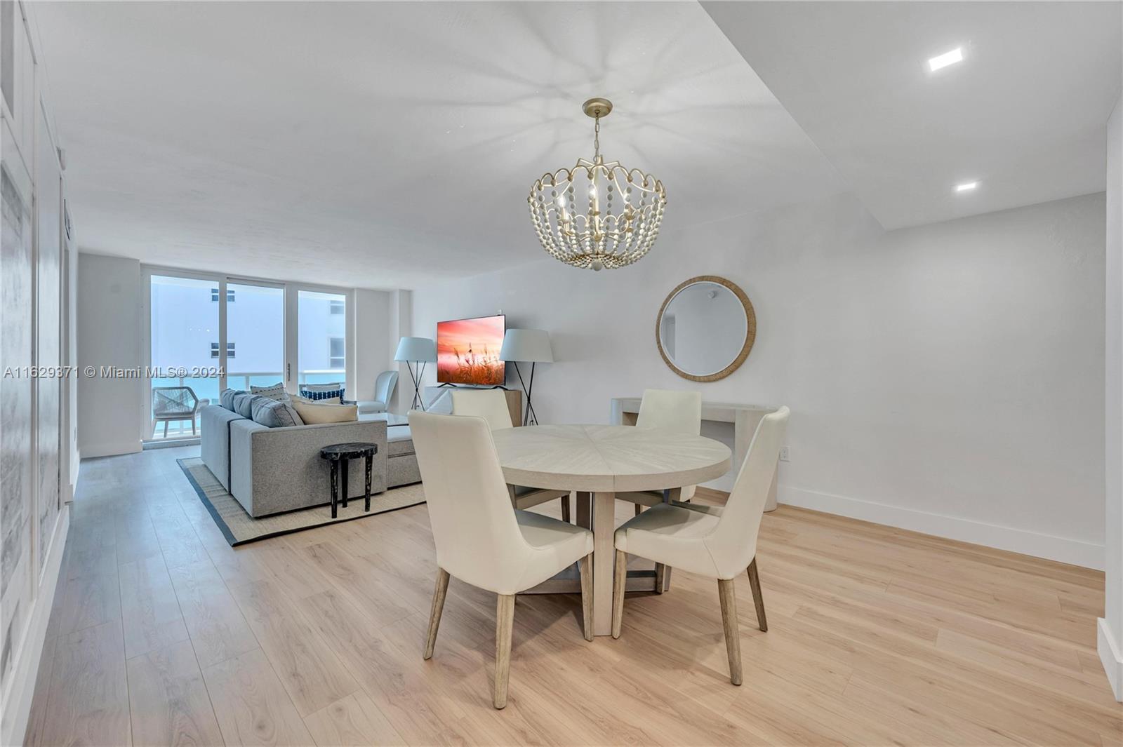 0HE CARRIAGE CLUB SOUTH C - Residential