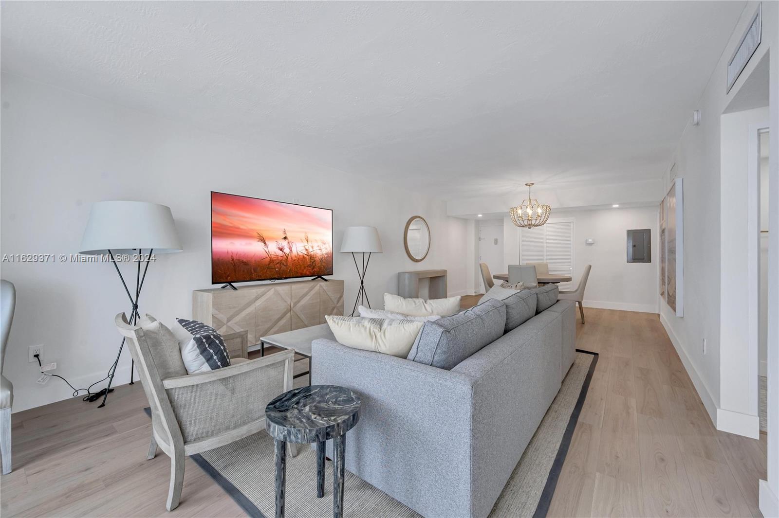 0HE CARRIAGE CLUB SOUTH C - Residential