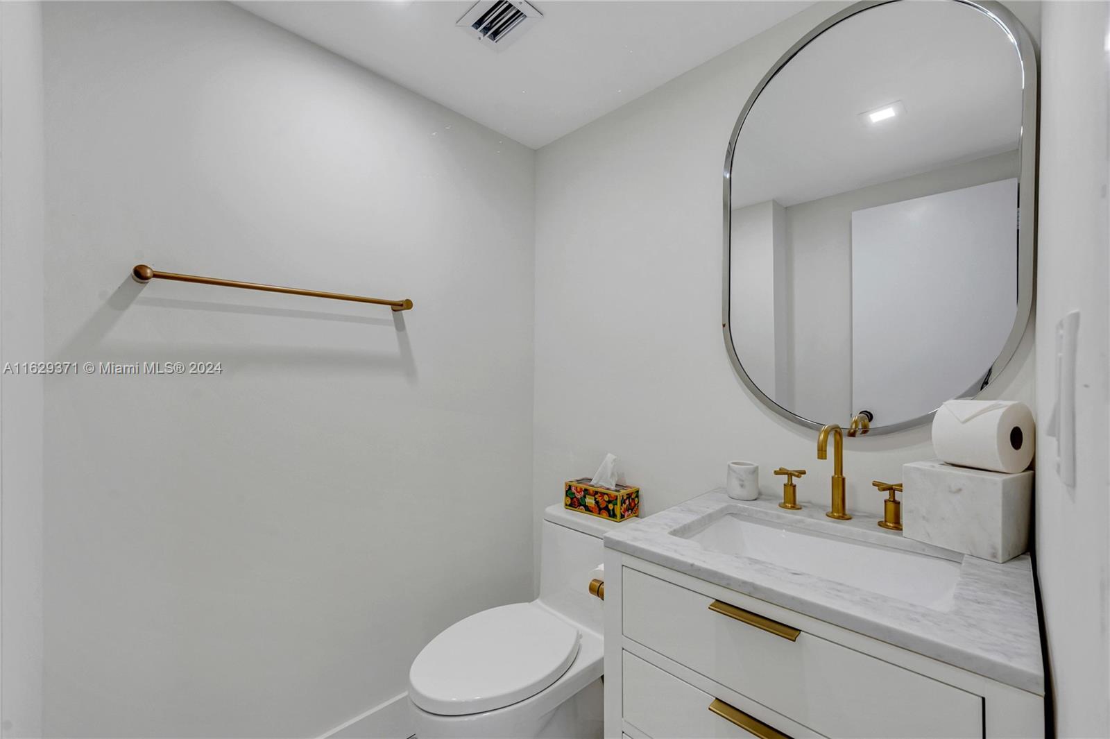 0HE CARRIAGE CLUB SOUTH C - Residential