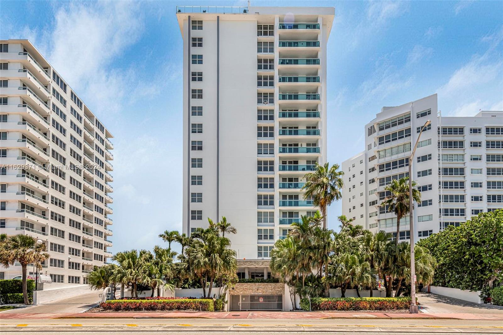 0HE CARRIAGE CLUB SOUTH C - Residential