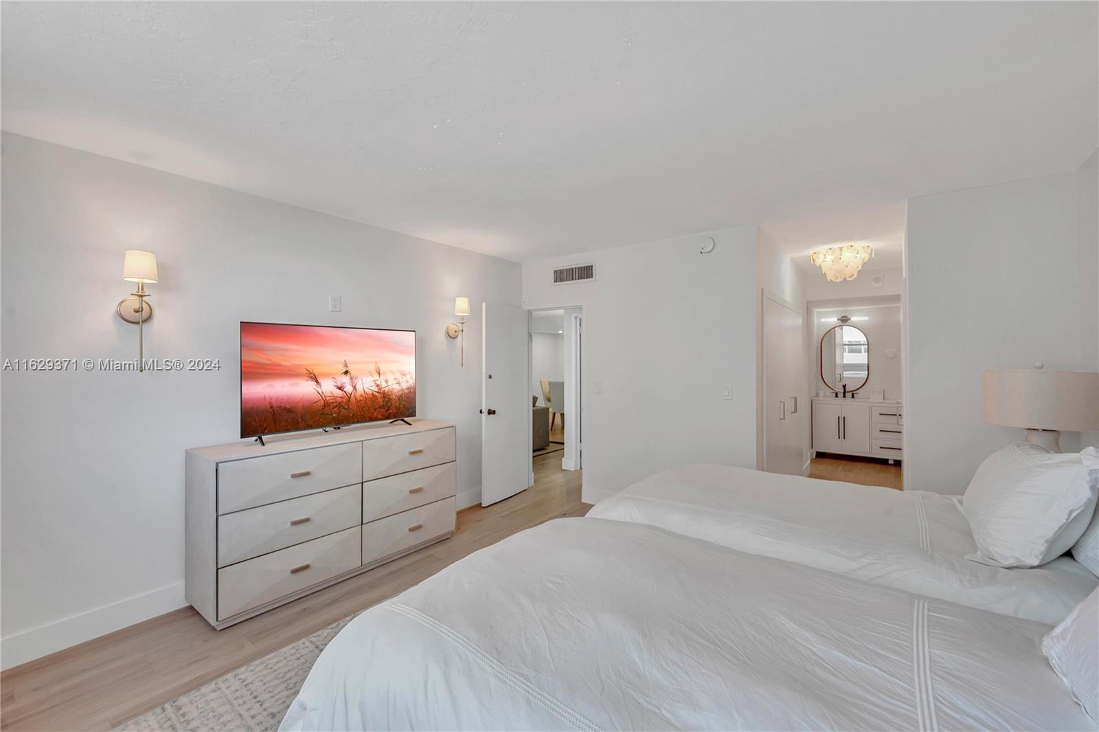 0HE CARRIAGE CLUB SOUTH C - Residential