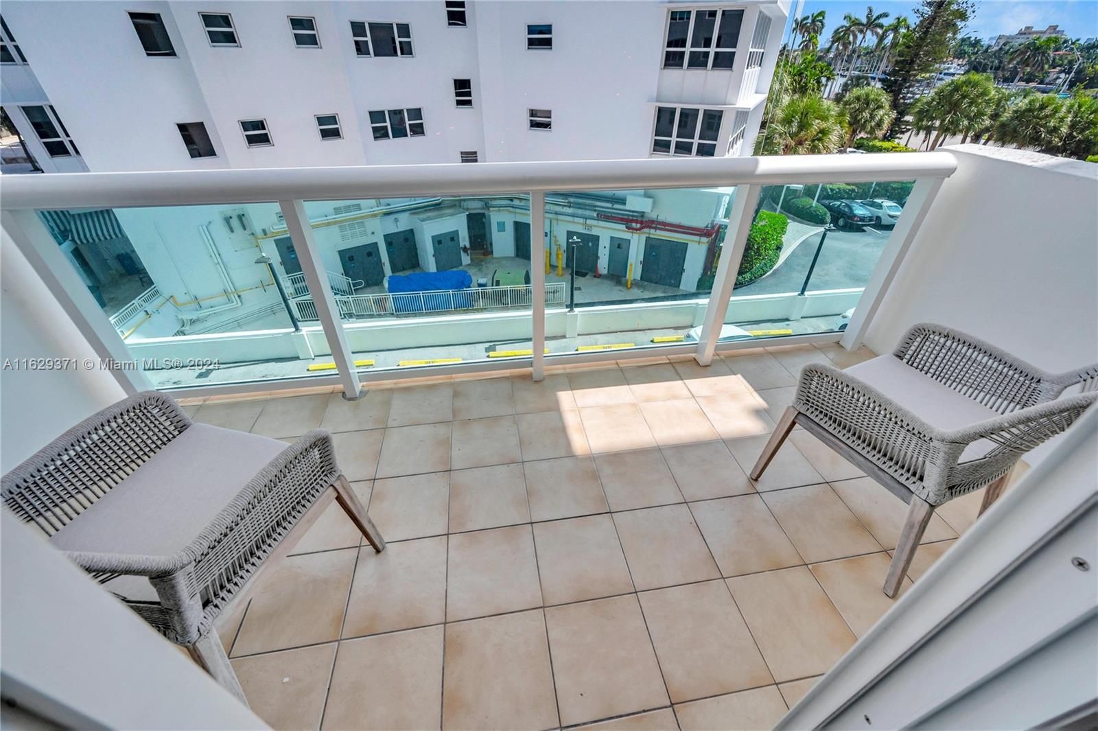 0HE CARRIAGE CLUB SOUTH C - Residential