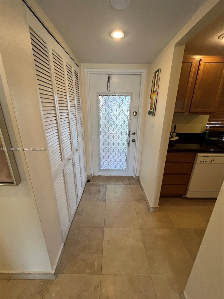 9420 Sunrise Lakes Blvd 106