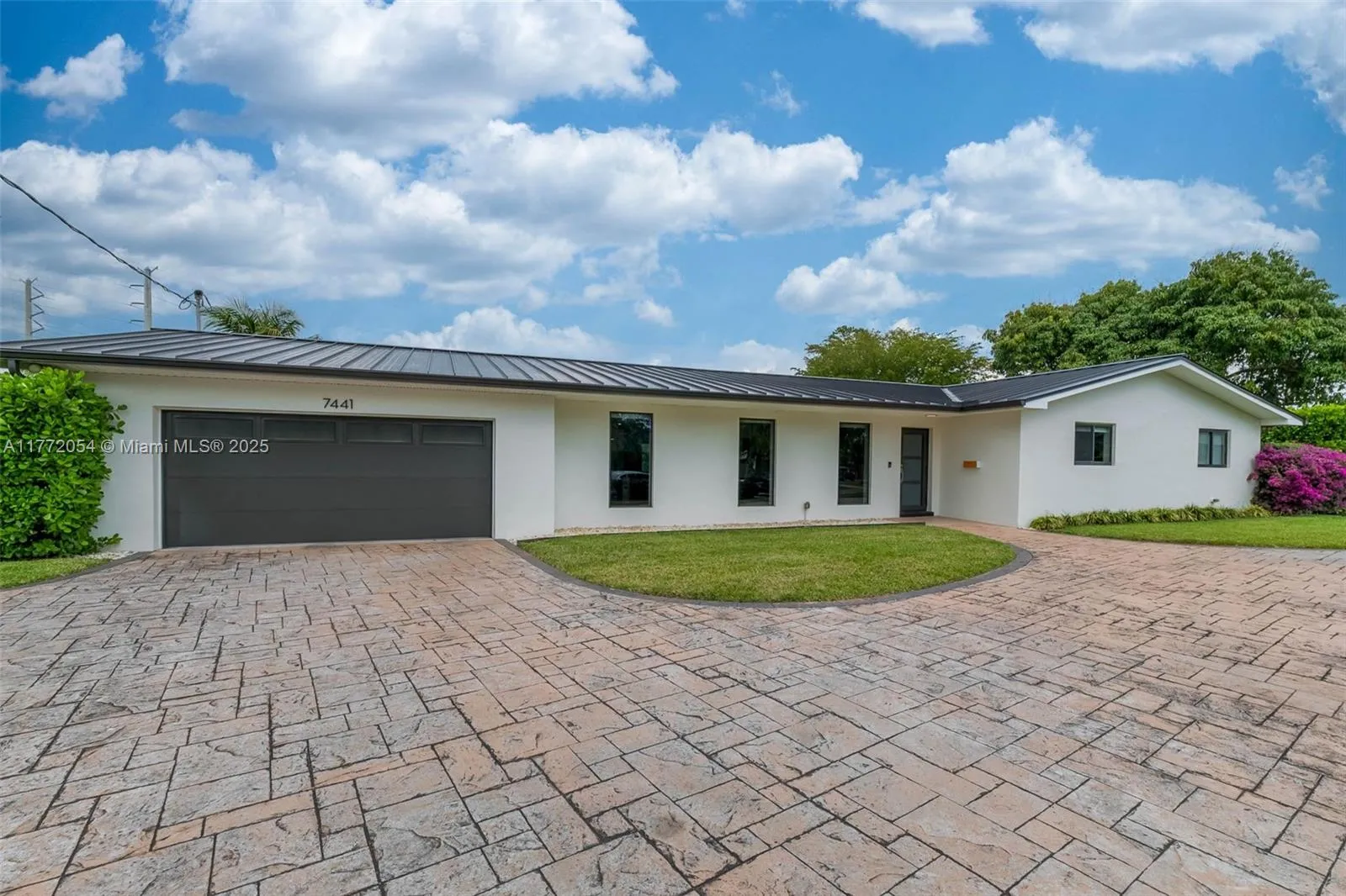 Palmetto Bay, Florida 33158, United States, 4 Bedrooms Bedrooms, ,3 BathroomsBathrooms,Residential,Active,97668