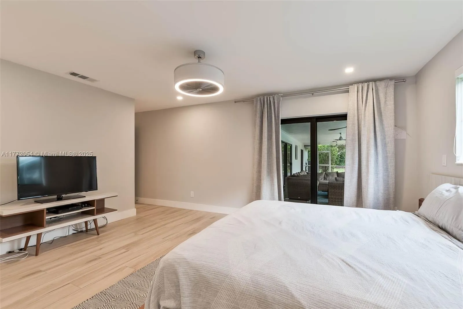 Palmetto Bay, Florida 33158, United States, 4 Bedrooms Bedrooms, ,3 BathroomsBathrooms,Residential,Active,97668