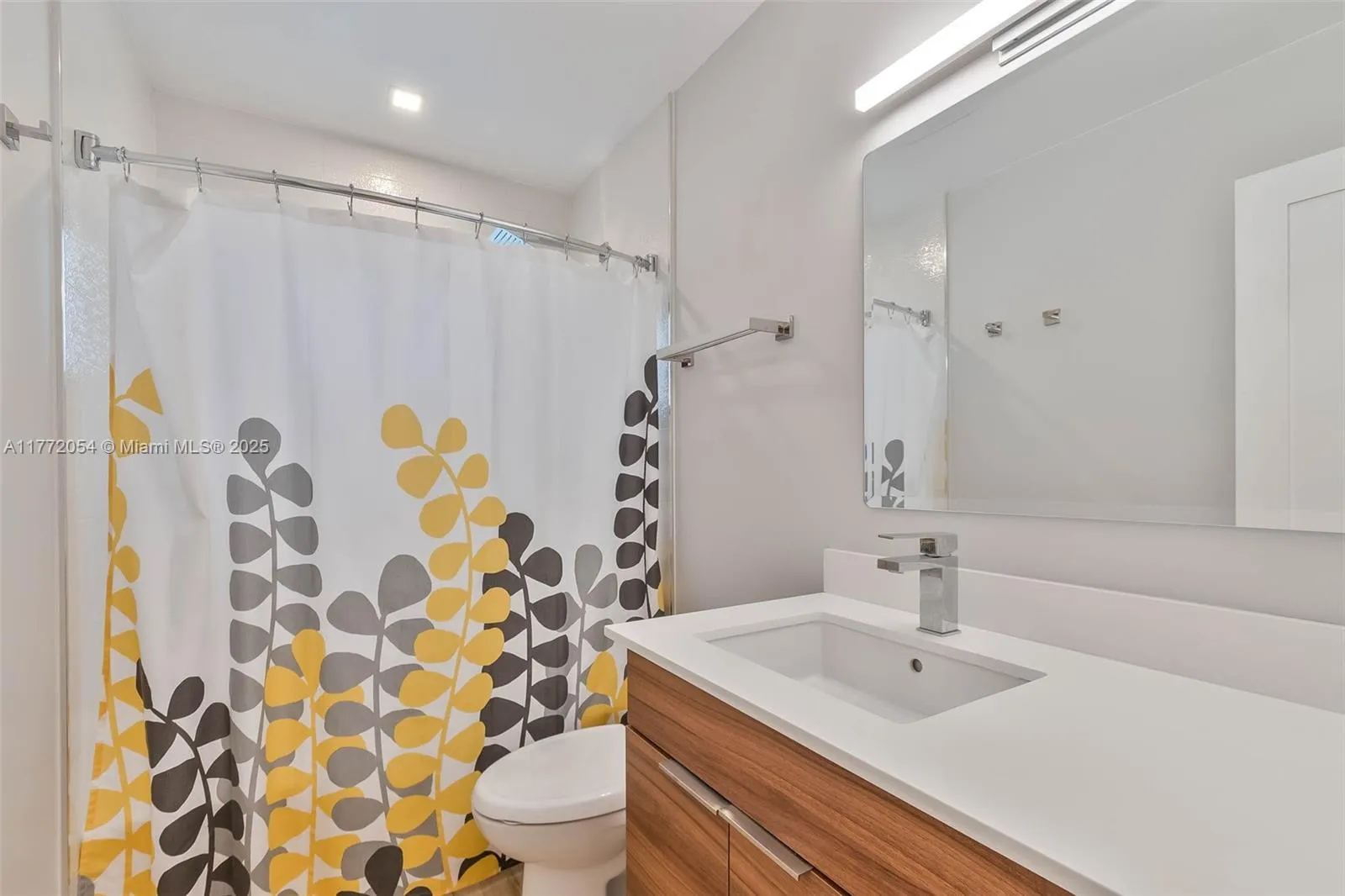 Palmetto Bay, Florida 33158, United States, 4 Bedrooms Bedrooms, ,3 BathroomsBathrooms,Residential,Active,97668