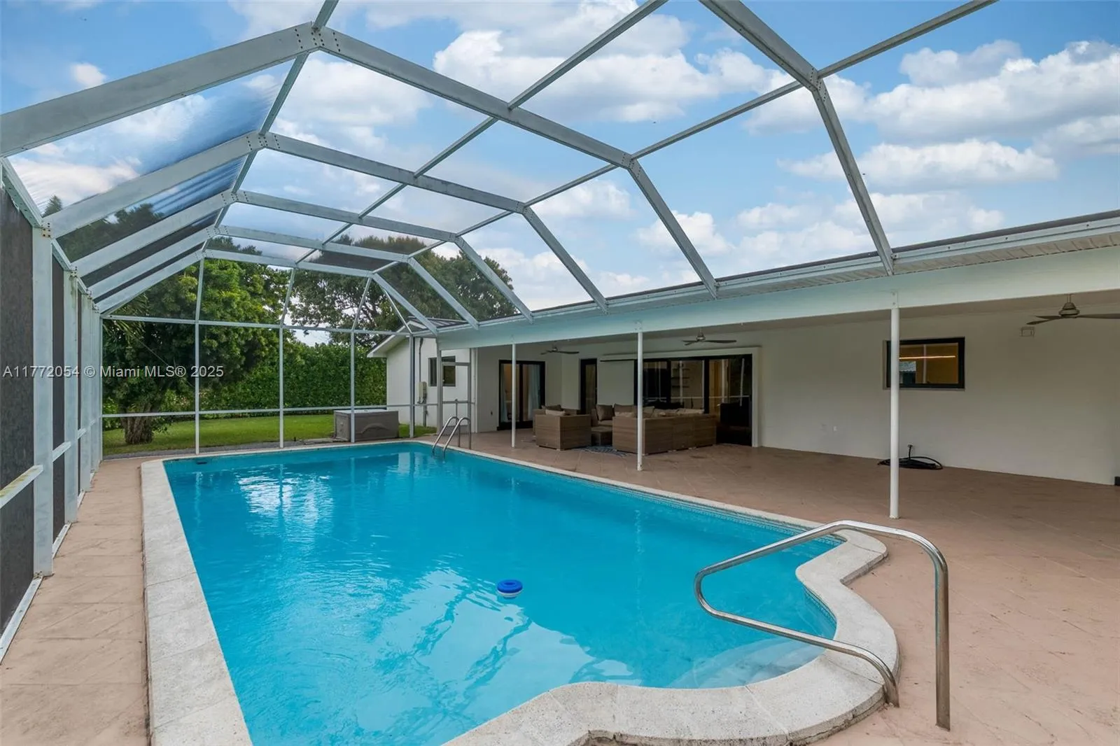 Palmetto Bay, Florida 33158, United States, 4 Bedrooms Bedrooms, ,3 BathroomsBathrooms,Residential,Active,97668