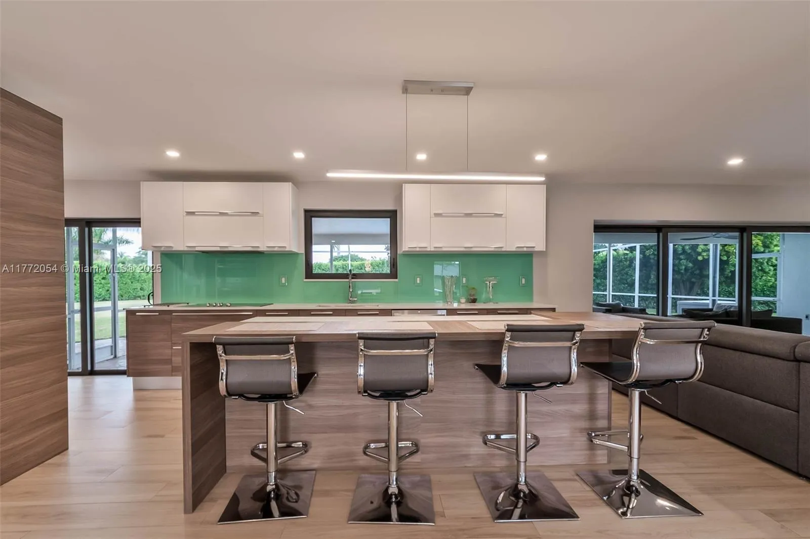 Palmetto Bay, Florida 33158, United States, 4 Bedrooms Bedrooms, ,3 BathroomsBathrooms,Residential,Active,97668