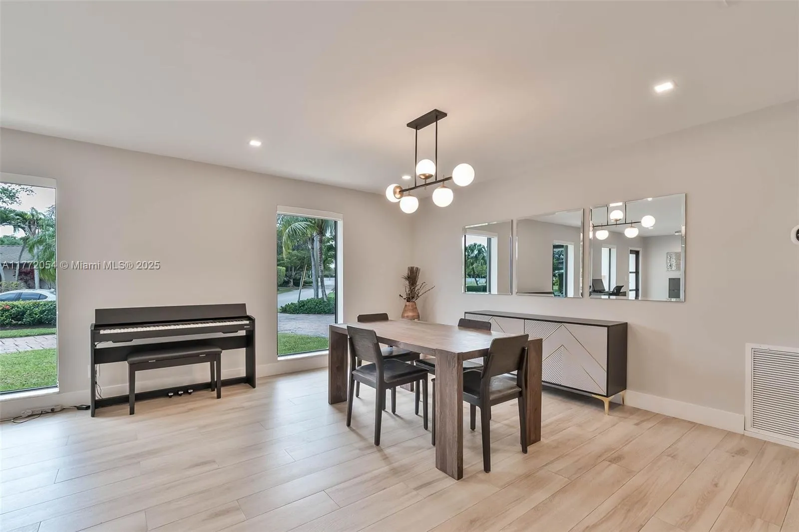 Palmetto Bay, Florida 33158, United States, 4 Bedrooms Bedrooms, ,3 BathroomsBathrooms,Residential,Active,97668