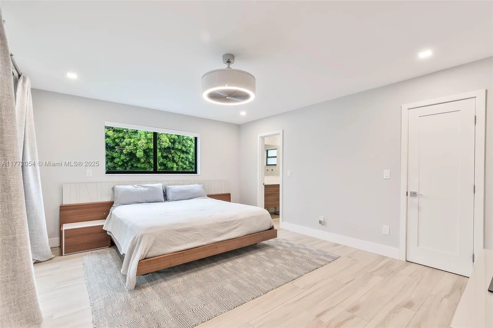 Palmetto Bay, Florida 33158, United States, 4 Bedrooms Bedrooms, ,3 BathroomsBathrooms,Residential,Active,97668