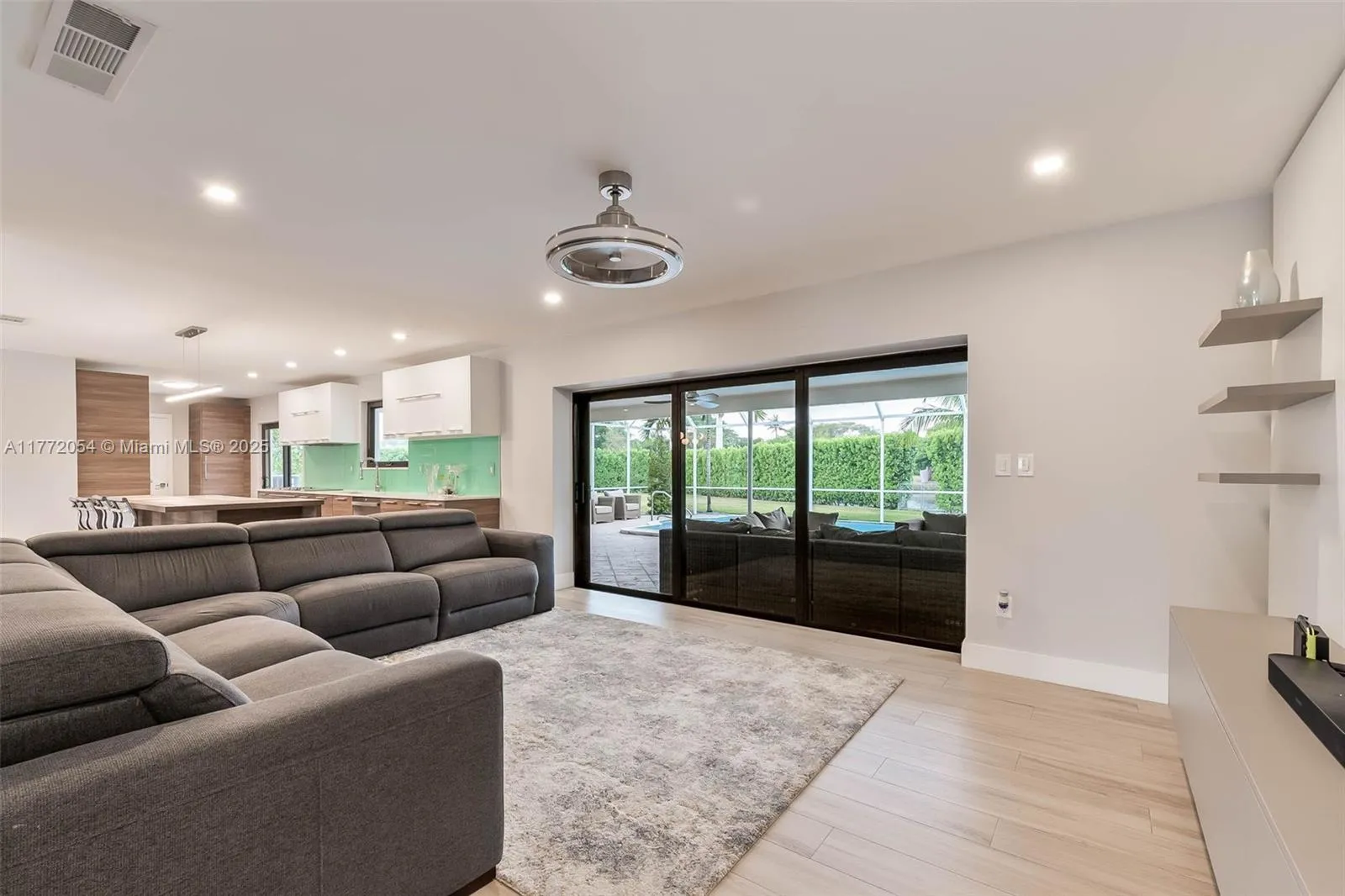 Palmetto Bay, Florida 33158, United States, 4 Bedrooms Bedrooms, ,3 BathroomsBathrooms,Residential,Active,97668