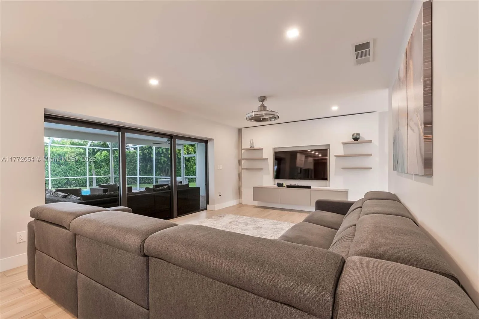 Palmetto Bay, Florida 33158, United States, 4 Bedrooms Bedrooms, ,3 BathroomsBathrooms,Residential,Active,97668