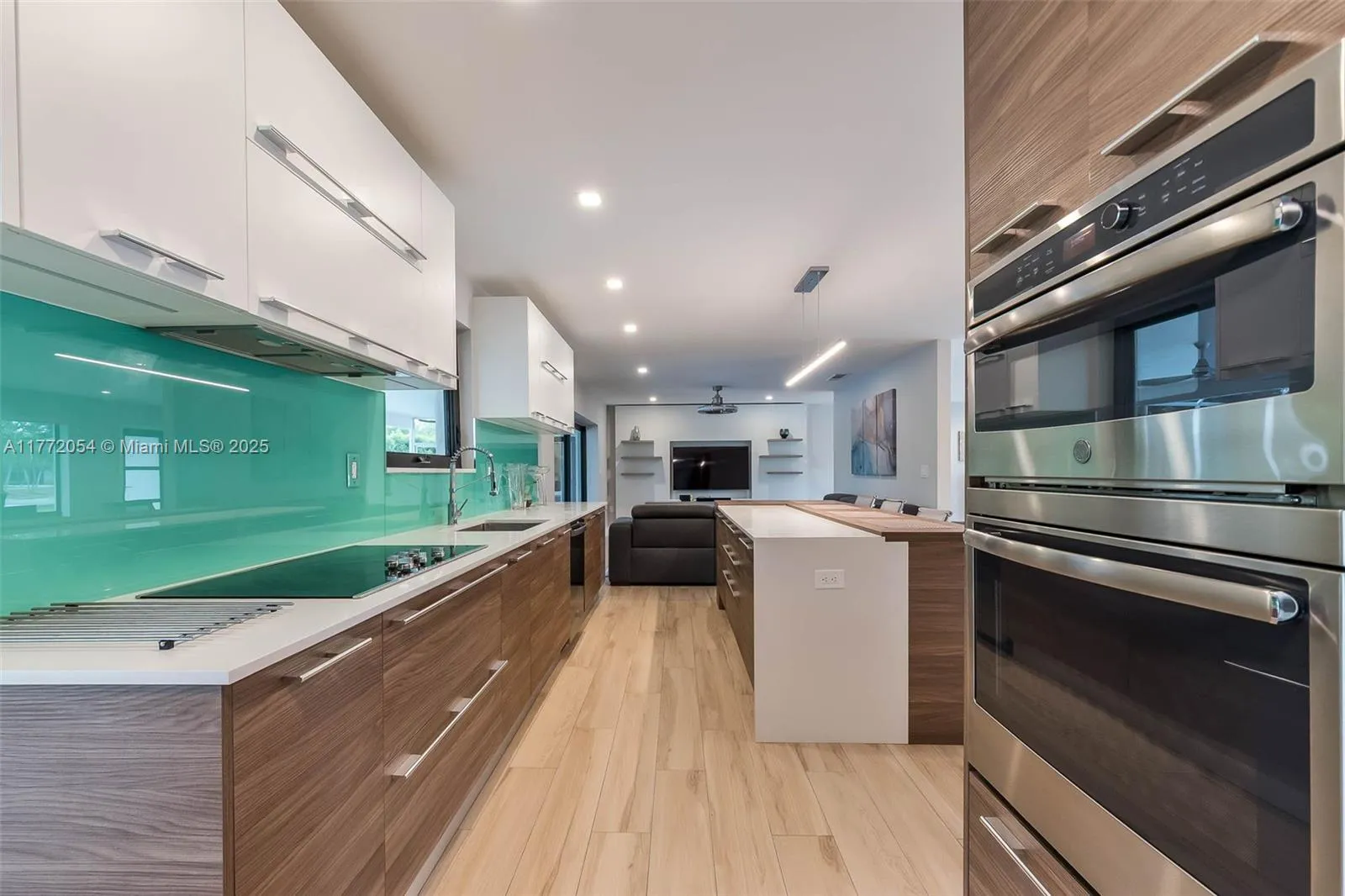 Palmetto Bay, Florida 33158, United States, 4 Bedrooms Bedrooms, ,3 BathroomsBathrooms,Residential,Active,97668