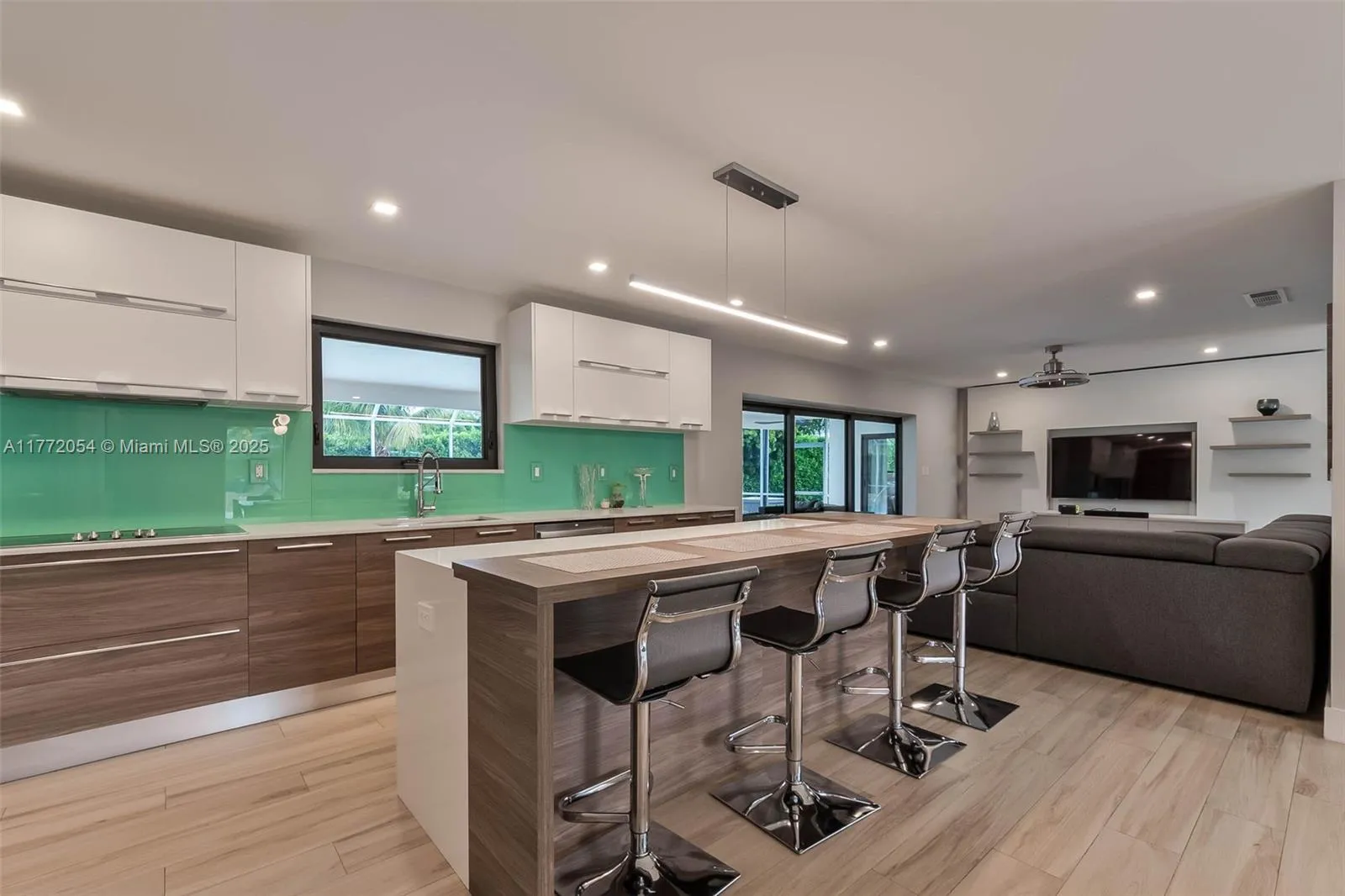 Palmetto Bay, Florida 33158, United States, 4 Bedrooms Bedrooms, ,3 BathroomsBathrooms,Residential,Active,97668