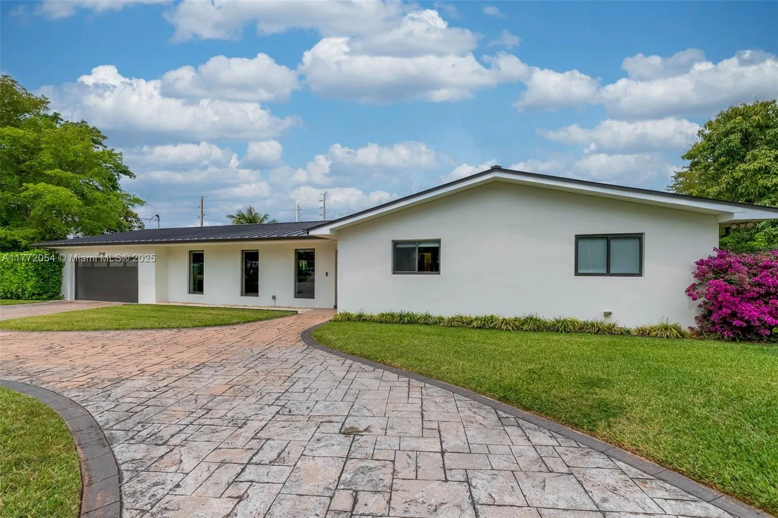 Palmetto Bay, Florida 33158, United States, 4 Bedrooms Bedrooms, ,3 BathroomsBathrooms,Residential,Active,97668