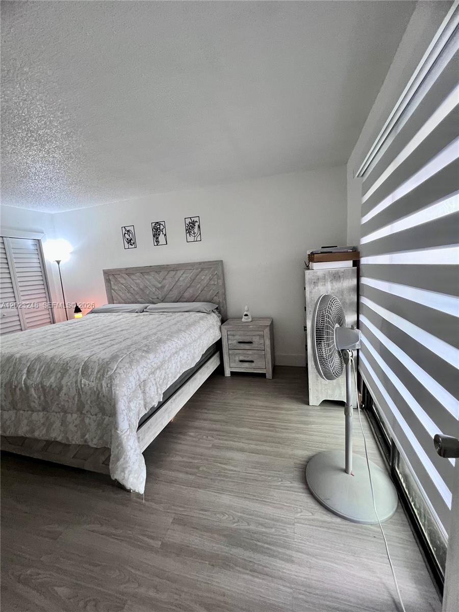 LAKESHORE CONDO 11 - Residential Lease