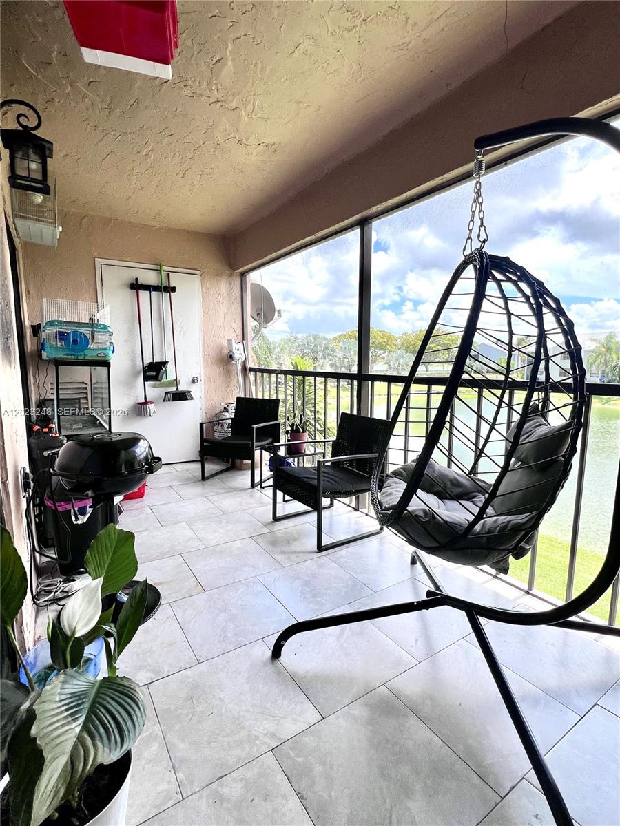 LAKESHORE CONDO 11 - Residential Lease