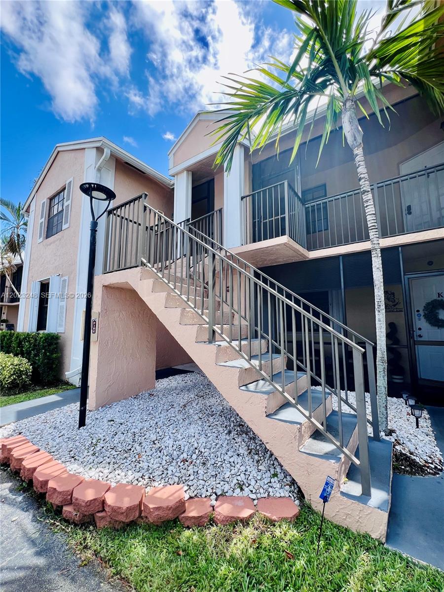 LAKESHORE CONDO 11 - Residential Lease