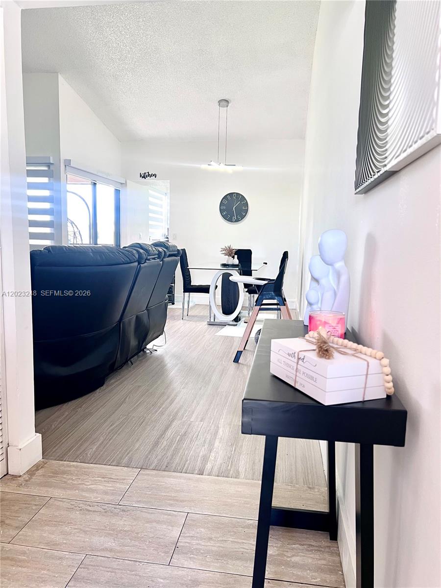 LAKESHORE CONDO 11 - Residential Lease