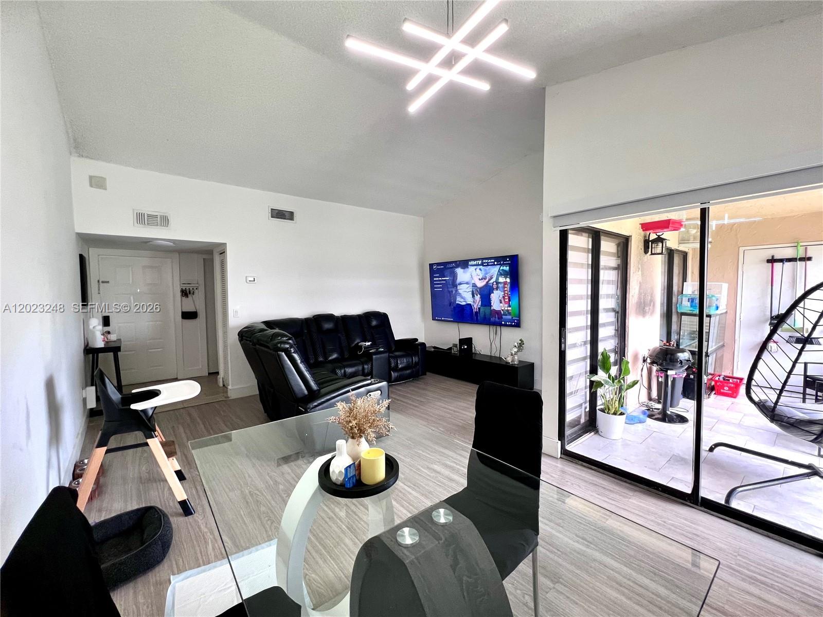 LAKESHORE CONDO 11 - Residential Lease