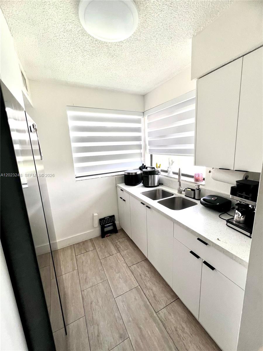 LAKESHORE CONDO 11 - Residential Lease