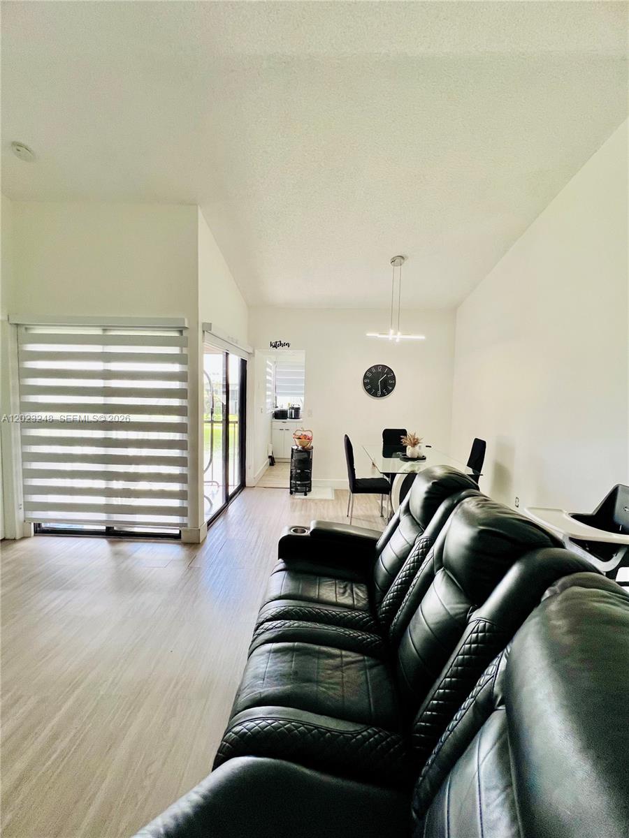 LAKESHORE CONDO 11 - Residential Lease