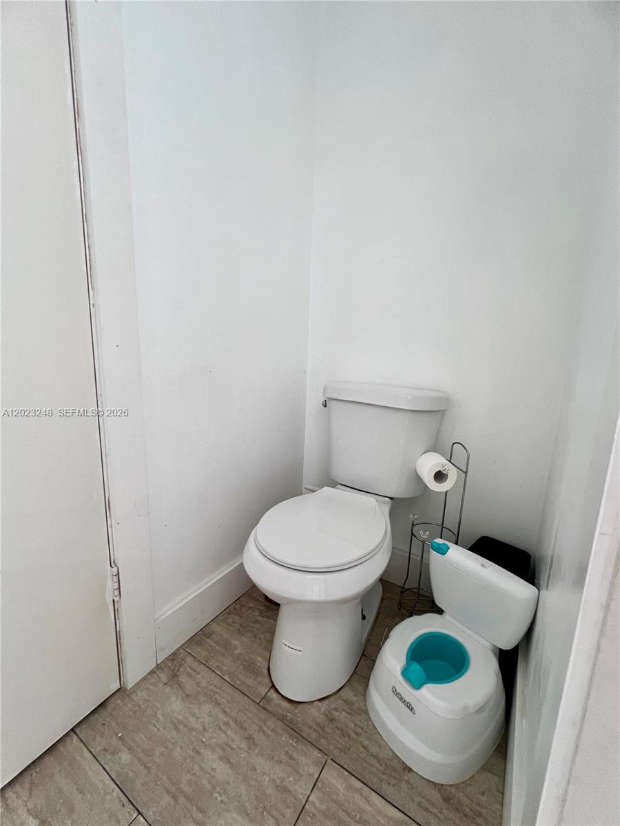 LAKESHORE CONDO 11 - Residential Lease