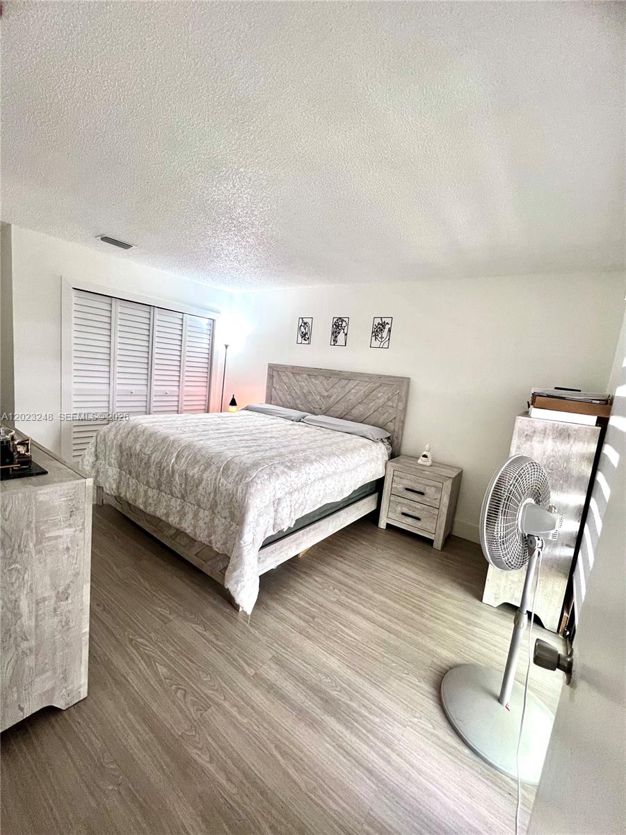 LAKESHORE CONDO 11 - Residential Lease