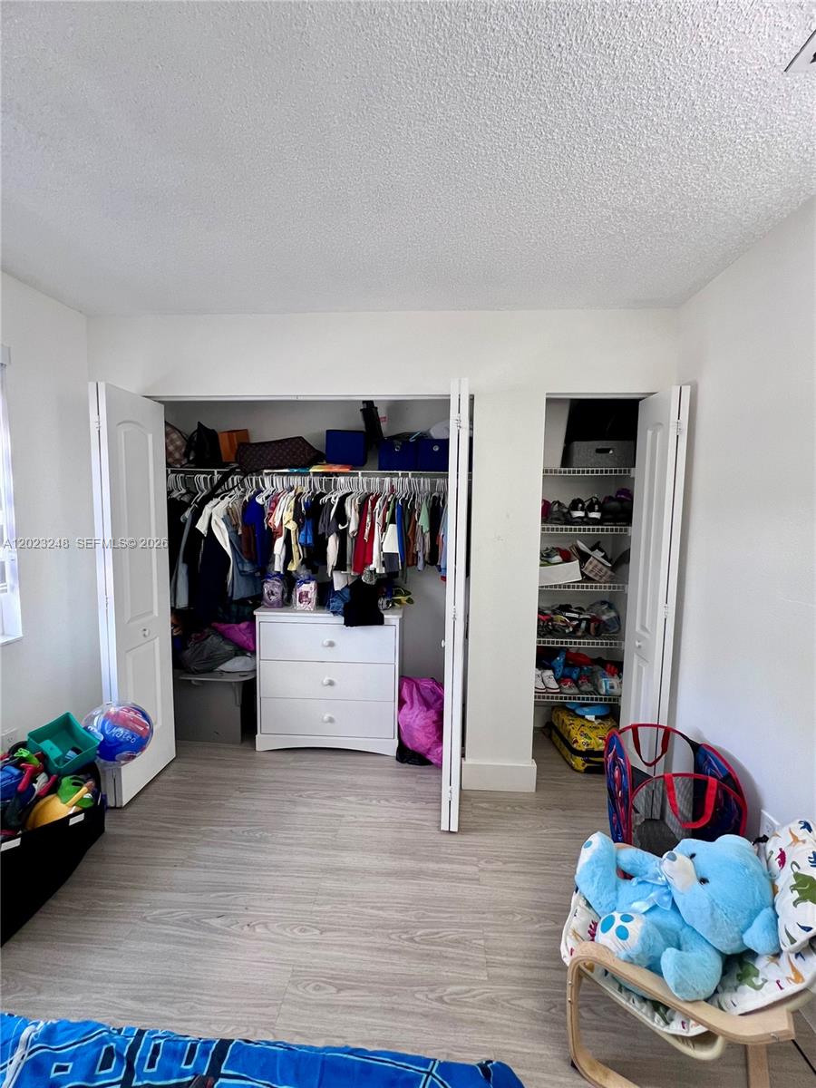 LAKESHORE CONDO 11 - Residential Lease