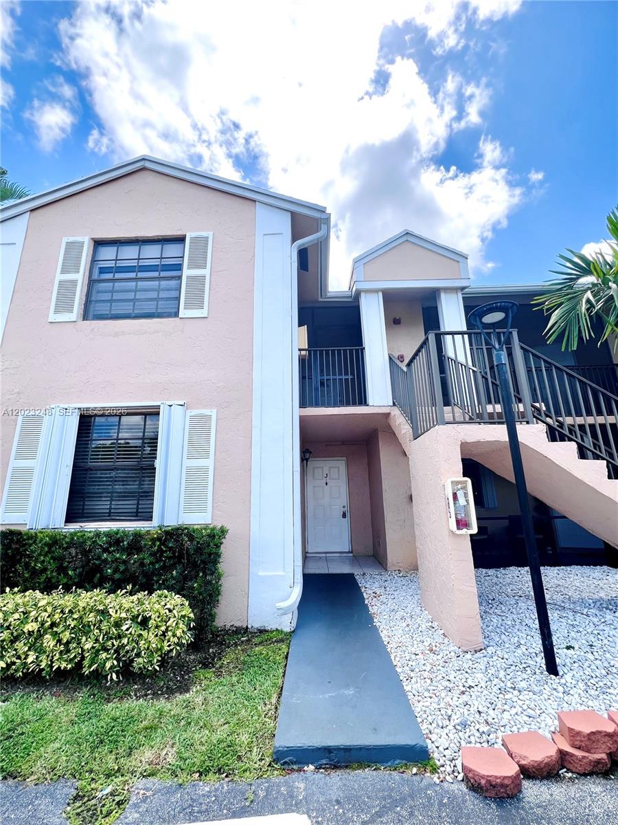 LAKESHORE CONDO 11 - Residential Lease