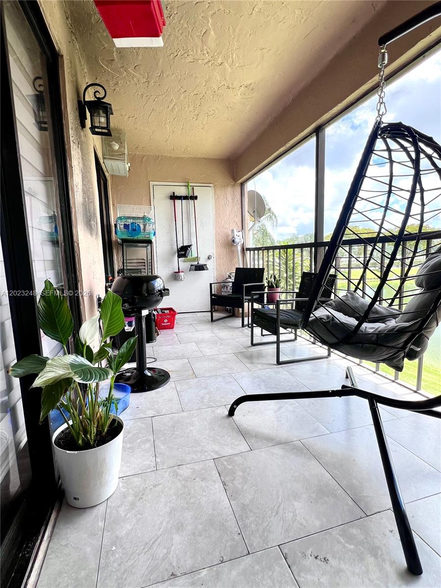 LAKESHORE CONDO 11 - Residential Lease