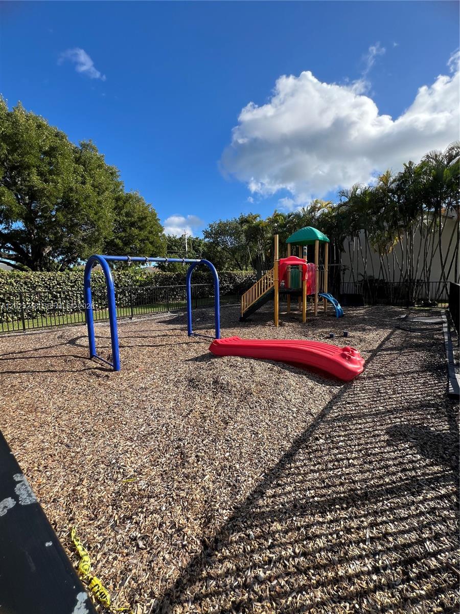 LAKESHORE CONDO 11 - Residential Lease