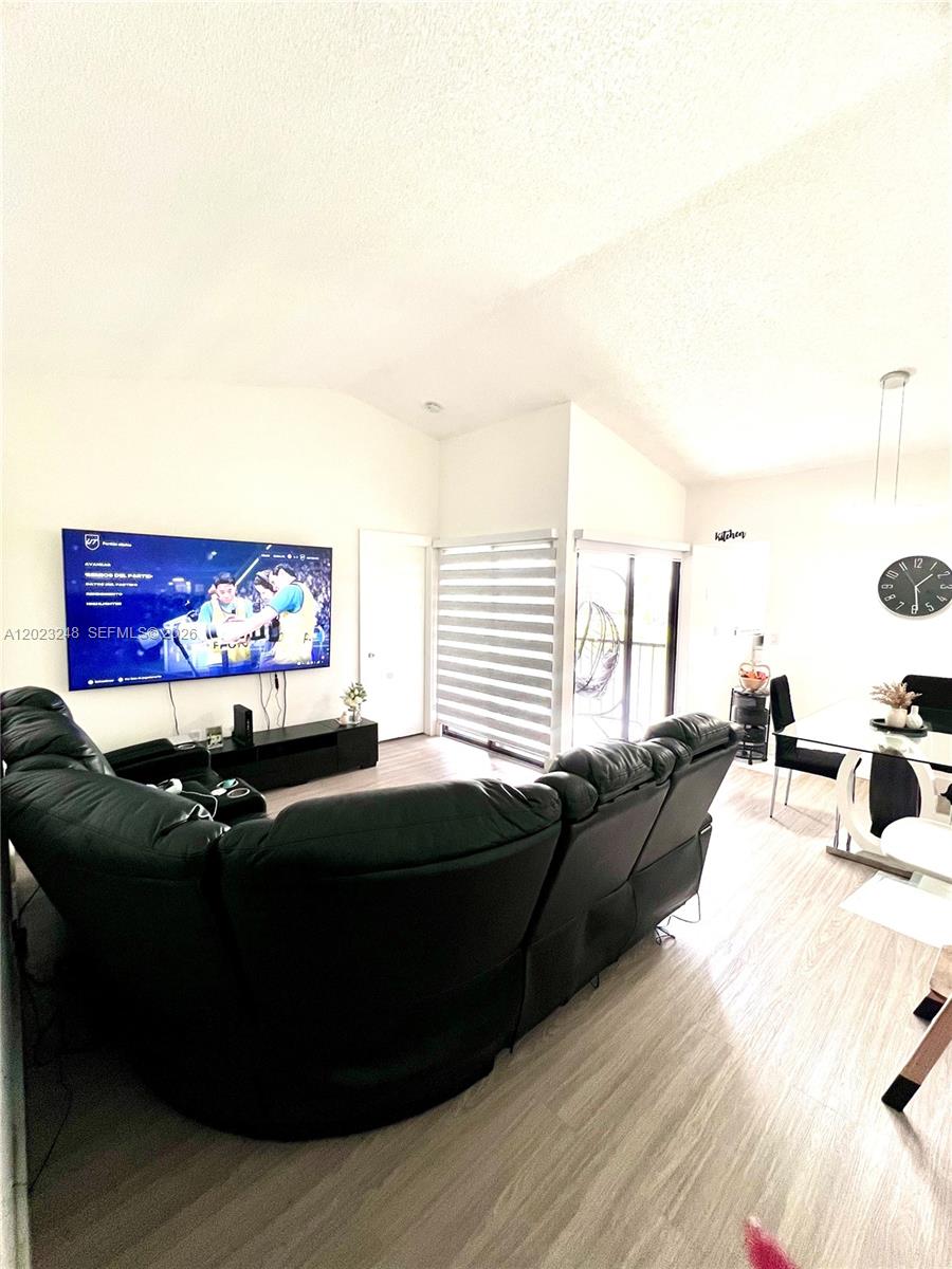 LAKESHORE CONDO 11 - Residential Lease
