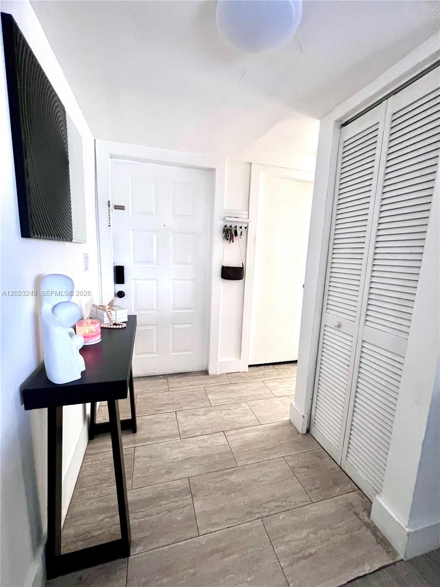LAKESHORE CONDO 11 - Residential Lease