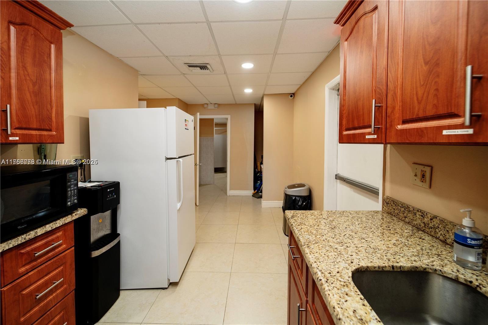 6180 NW 11th St 25-4