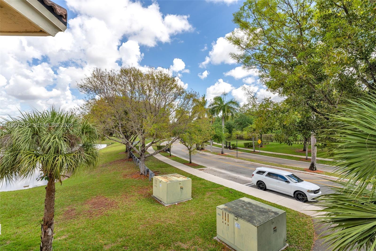 FONTAINEBLEAU LAKES COURT - Residential