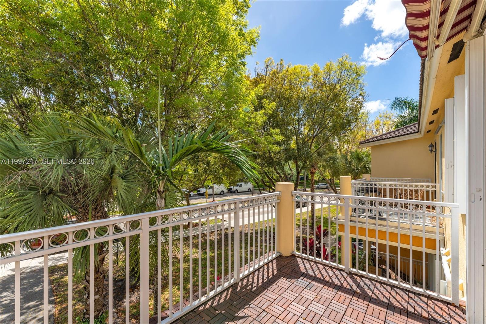 FONTAINEBLEAU LAKES COURT - Residential