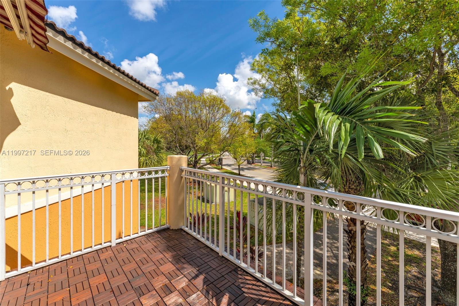 FONTAINEBLEAU LAKES COURT - Residential