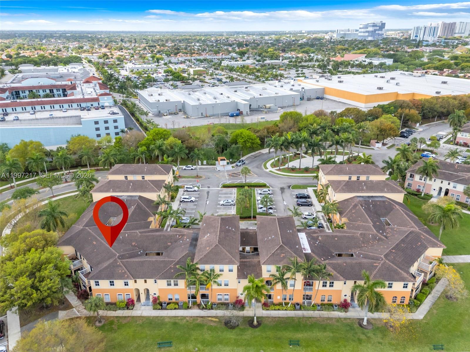 FONTAINEBLEAU LAKES COURT - Residential