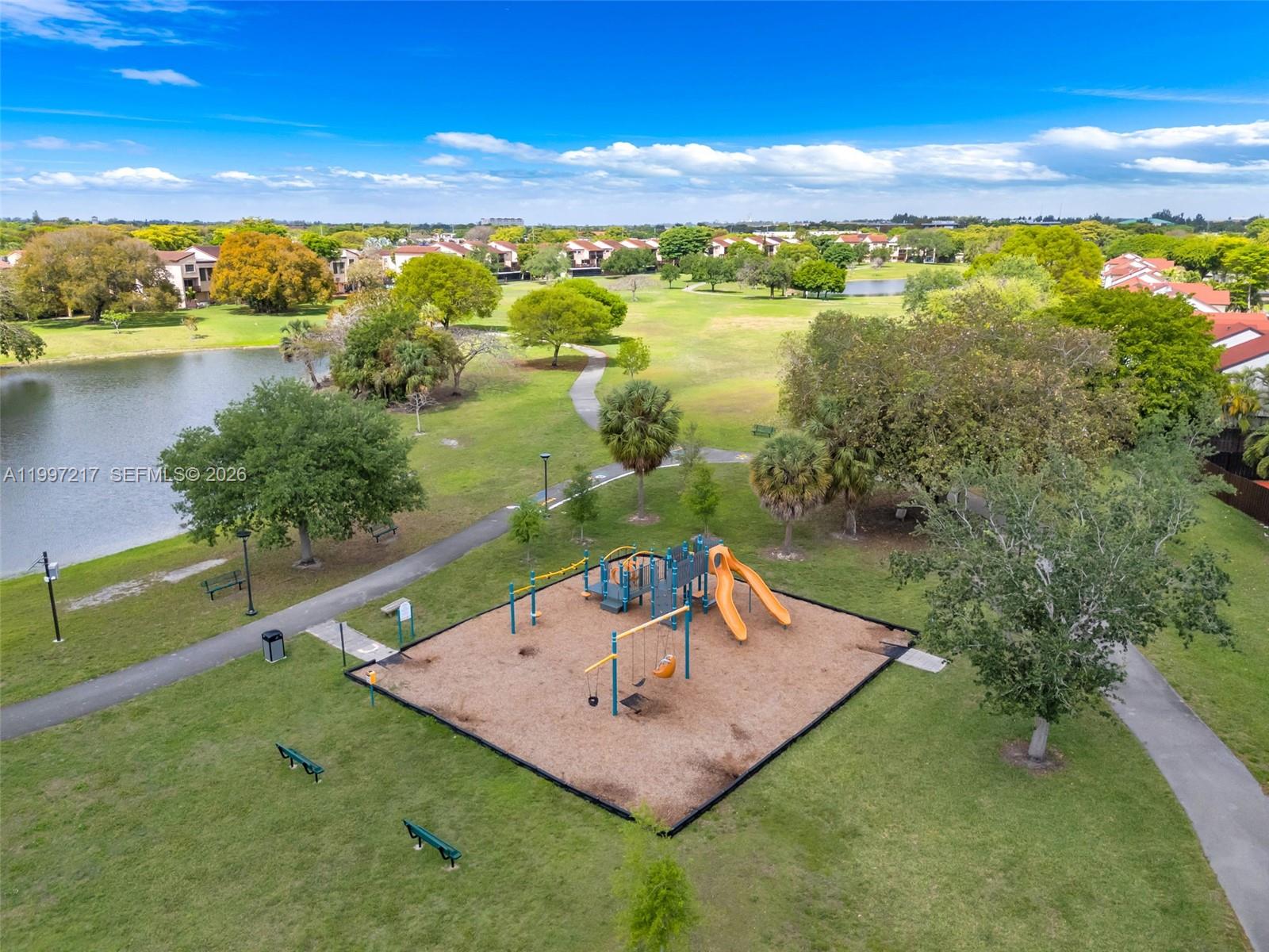 FONTAINEBLEAU LAKES COURT - Residential