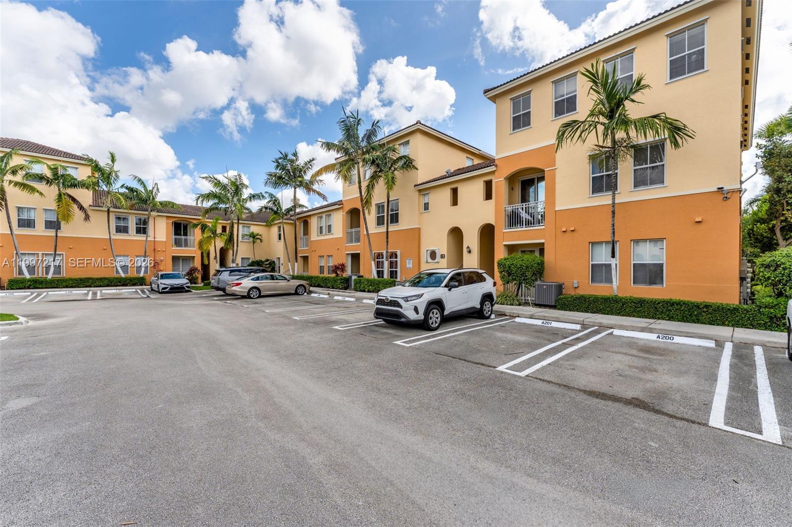 FONTAINEBLEAU LAKES COURT - Residential