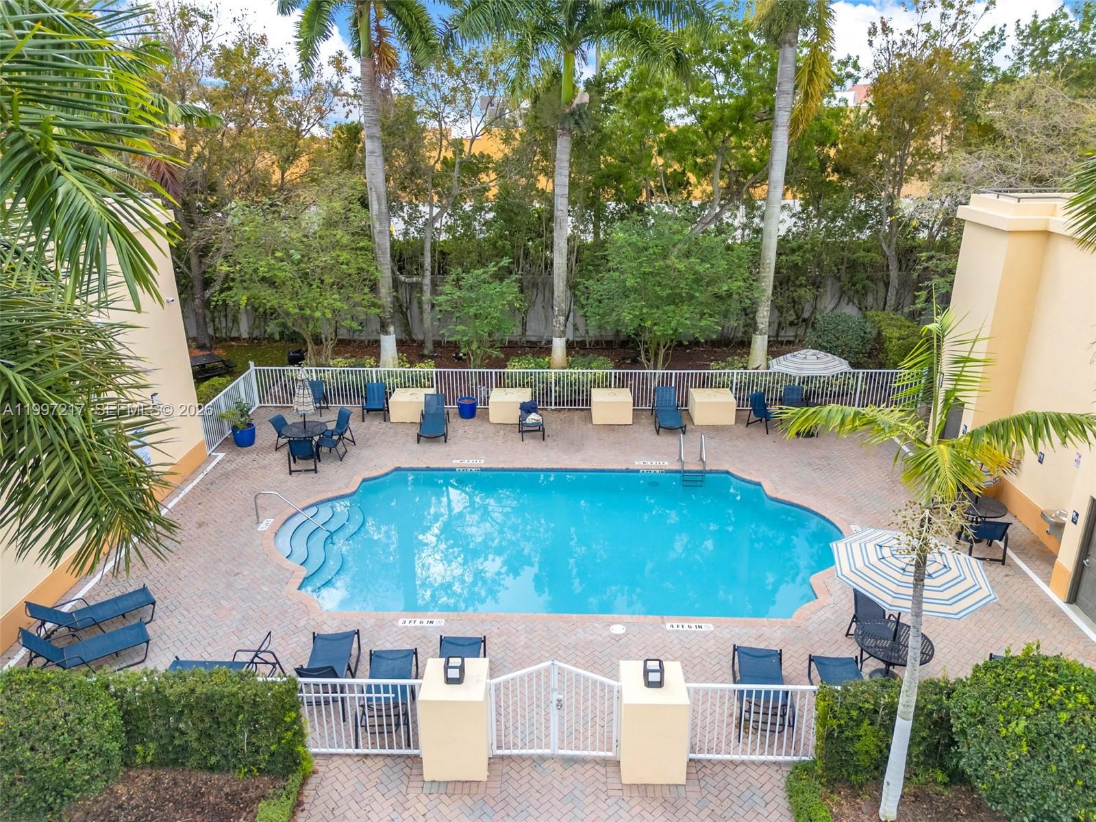 FONTAINEBLEAU LAKES COURT - Residential