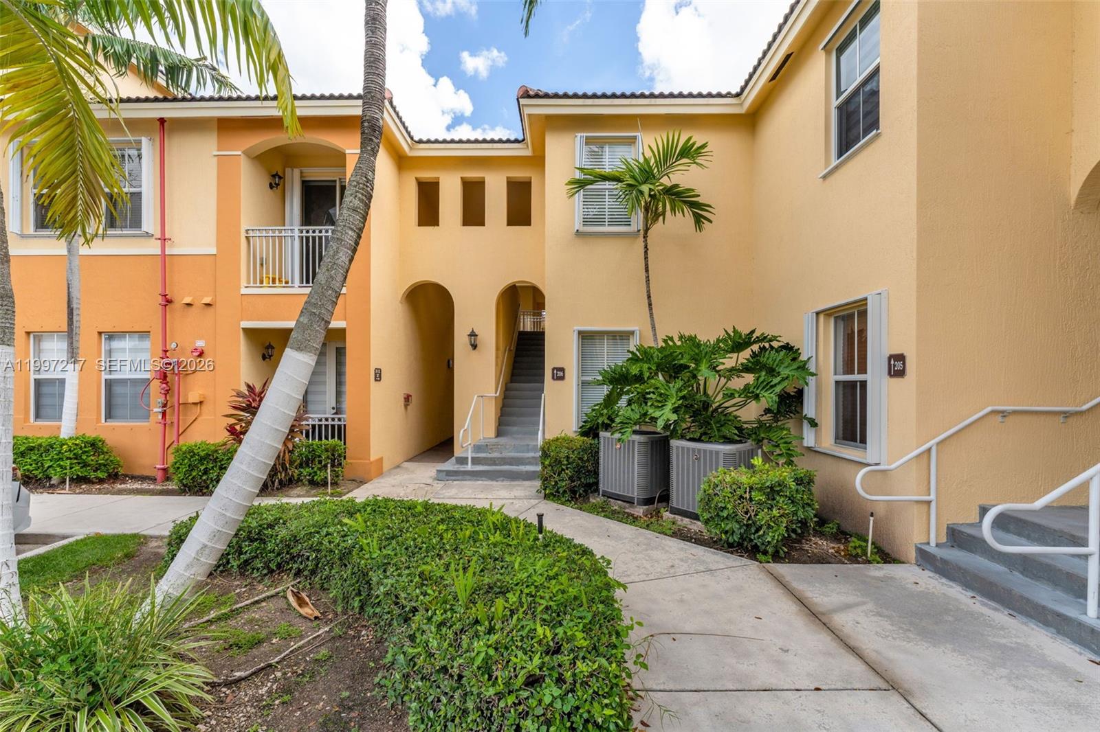 FONTAINEBLEAU LAKES COURT - Residential