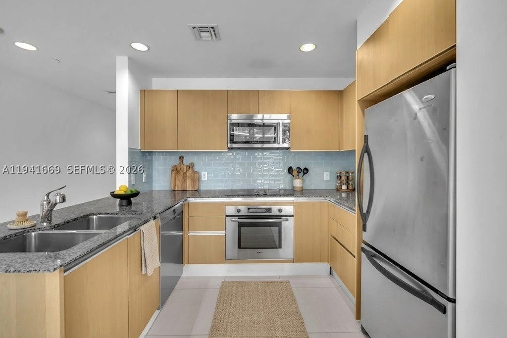 1050 Brickell Ave 2418