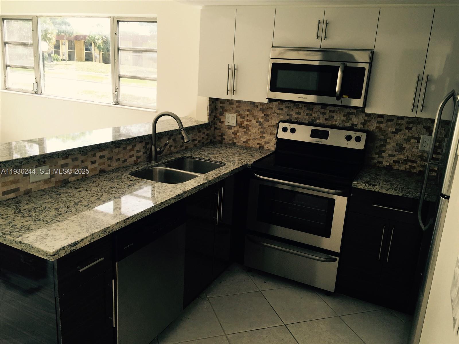 SANDPEBBLES TOWNHOUSE CON - Residential