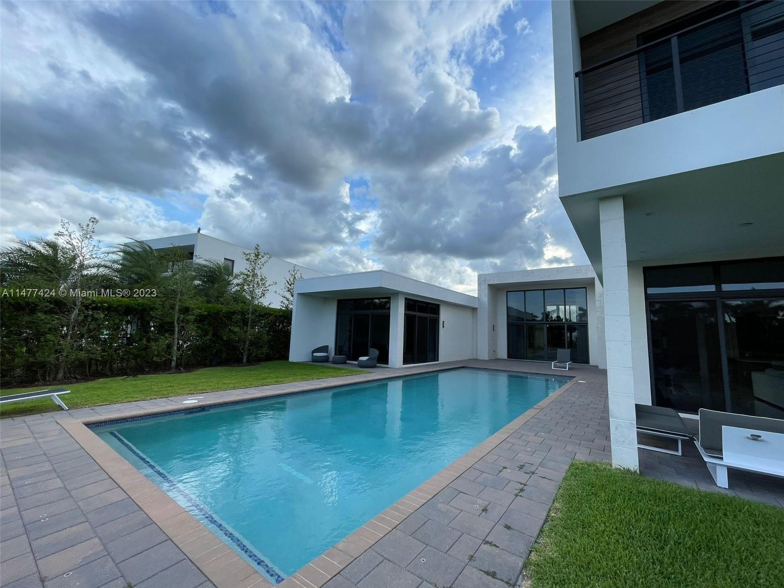 WESTON ESTATES - Residential