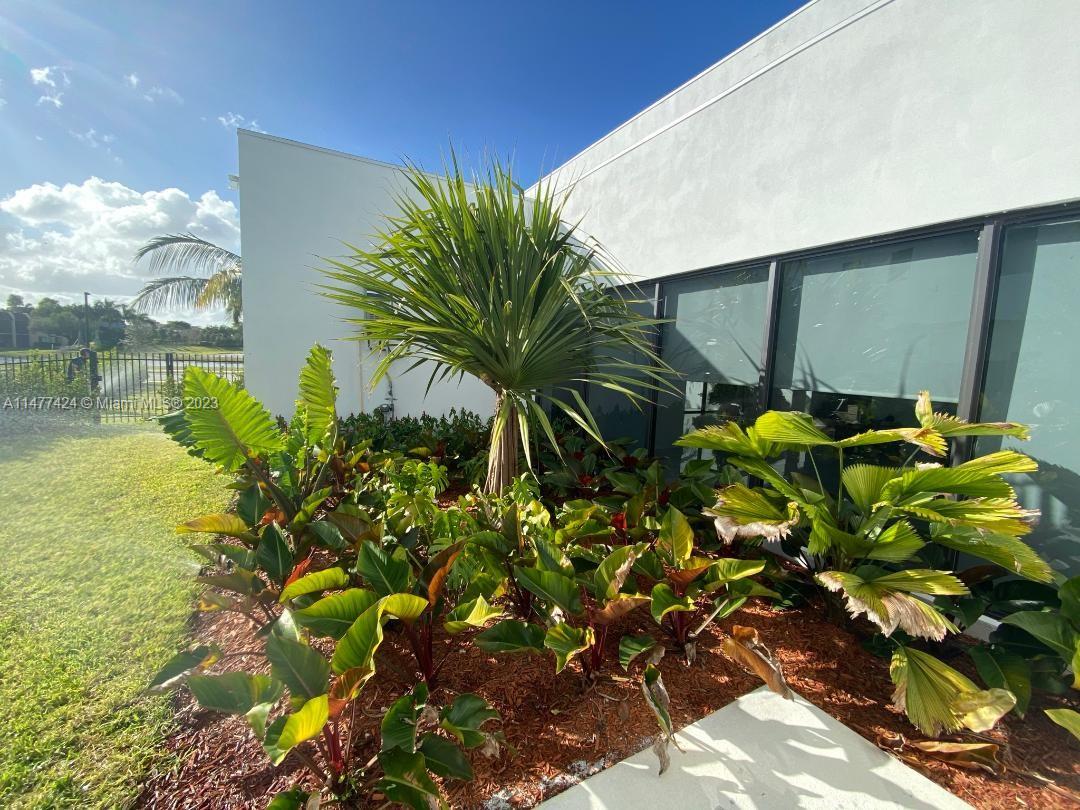 WESTON ESTATES - Residential